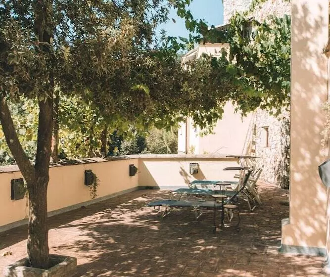 Hostelli Le Petit Chateau