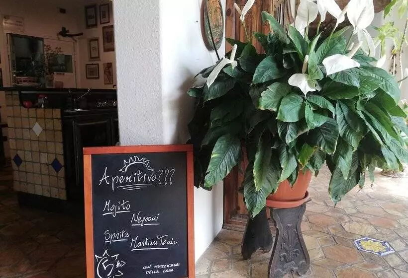 Hostelli Le Petit Chateau