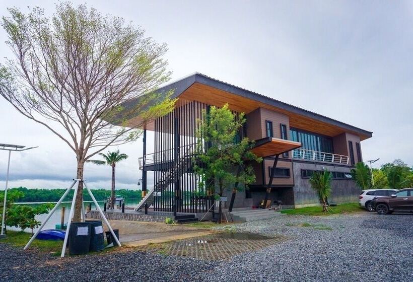 בית מלון כפרי Bangpakong Boat Club