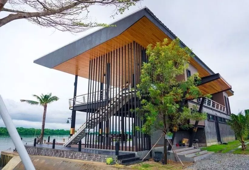 Hotelli Bangpakong Boat Club