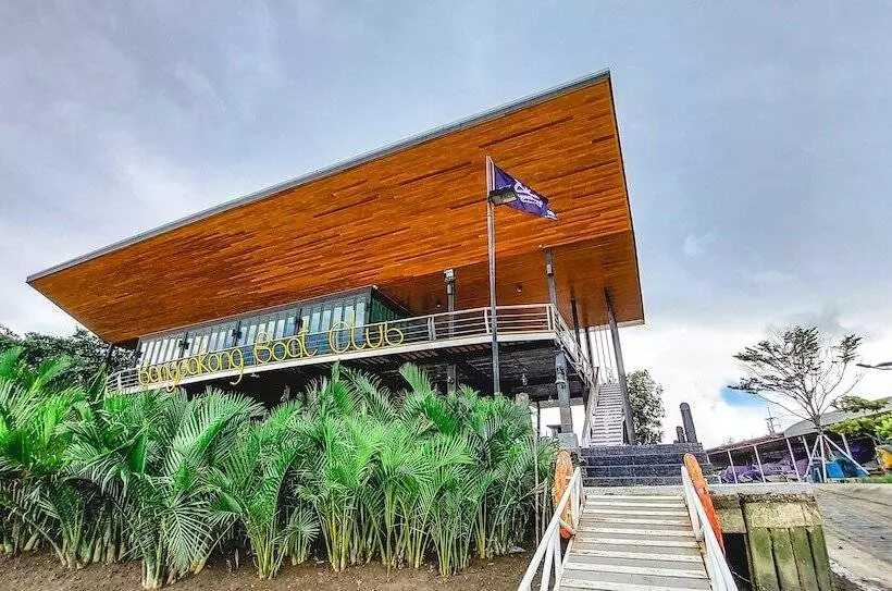 Hotelli Bangpakong Boat Club