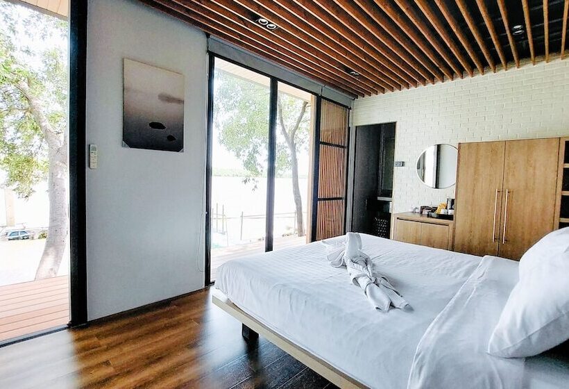 בית מלון כפרי Bangpakong Boat Club