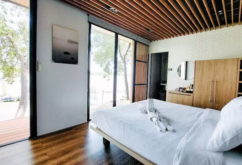 Hotelli Bangpakong Boat Club