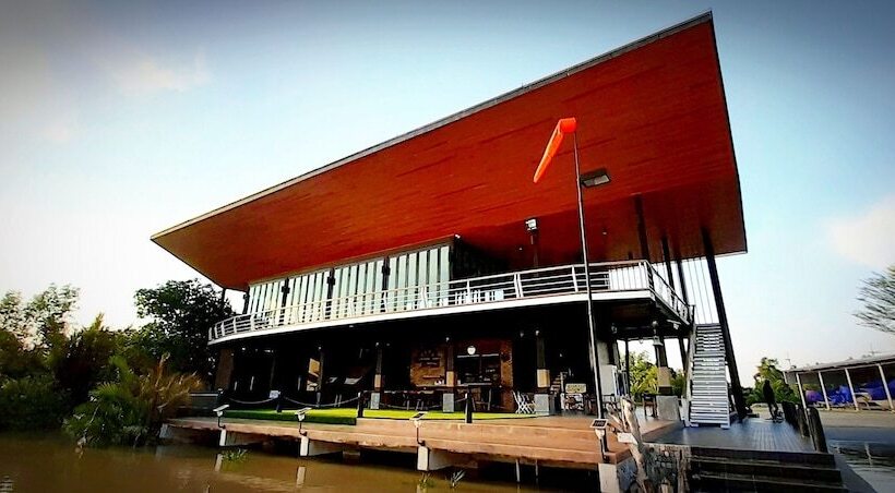 בית מלון כפרי Bangpakong Boat Club