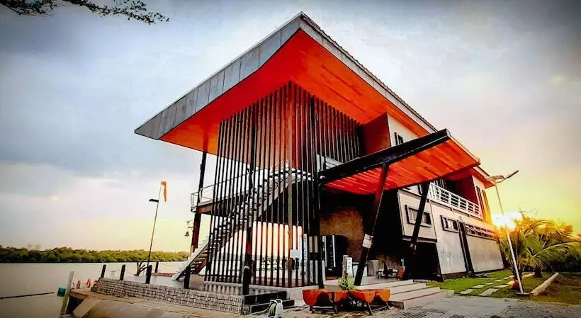 Hotelli Bangpakong Boat Club