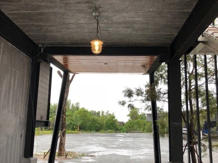 בית מלון כפרי Bangpakong Boat Club