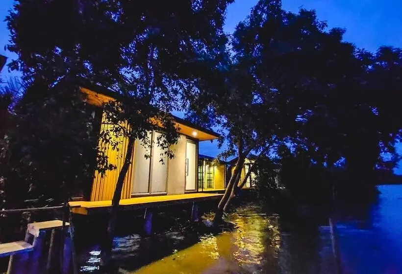 Hotelli Bangpakong Boat Club