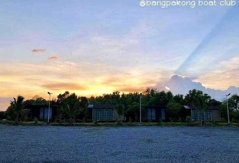 בית מלון כפרי Bangpakong Boat Club