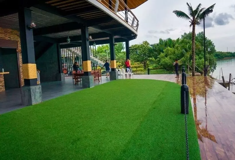 Hotelli Bangpakong Boat Club