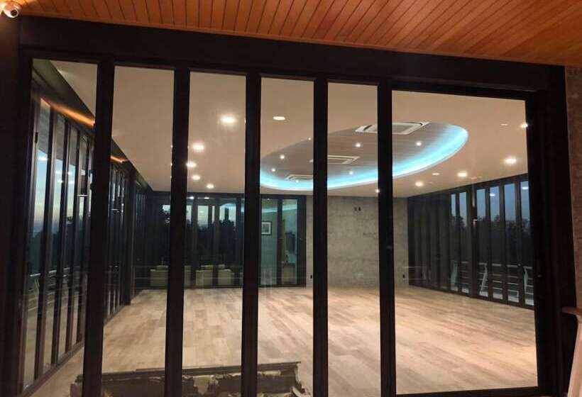 בית מלון כפרי Bangpakong Boat Club