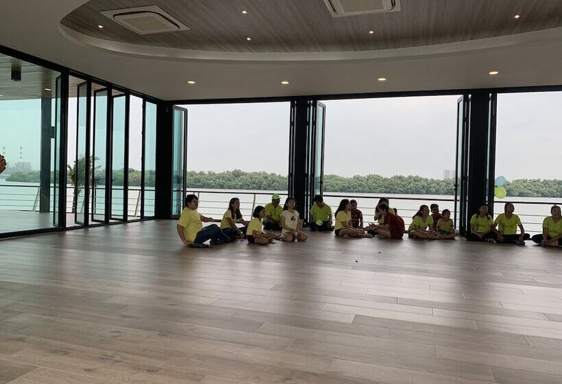 בית מלון כפרי Bangpakong Boat Club