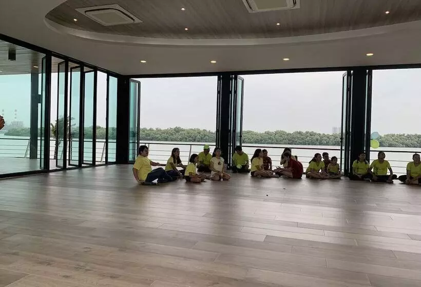 Hotelli Bangpakong Boat Club