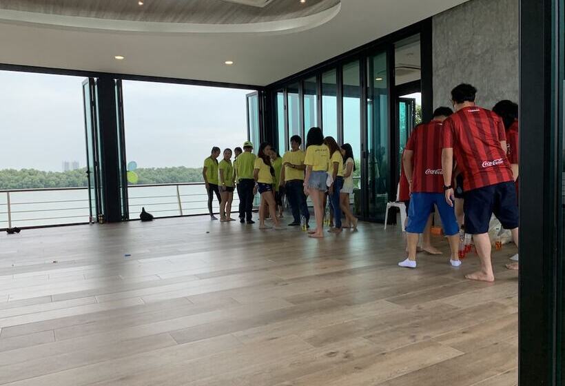 בית מלון כפרי Bangpakong Boat Club