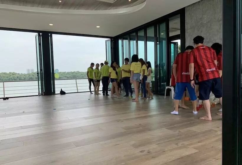 Hotelli Bangpakong Boat Club