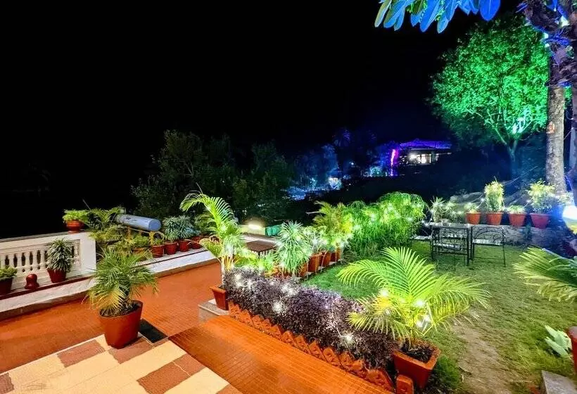 Hotelli Eminence   Palm Residency