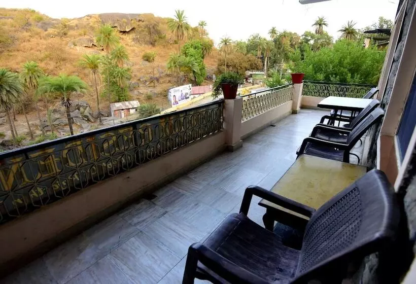 Hotelli Eminence   Palm Residency