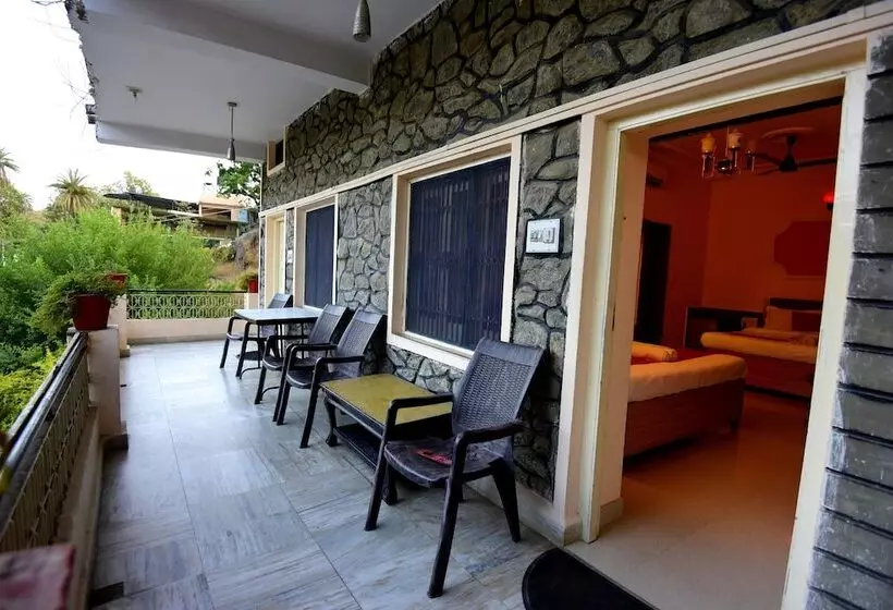 Hotelli Eminence   Palm Residency