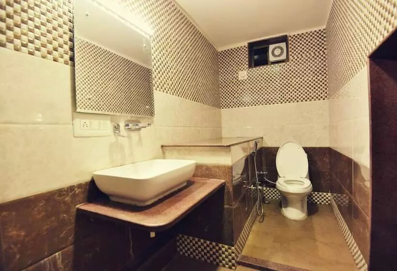 Hotelli Eminence   Palm Residency