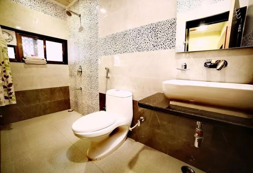 Hotelli Eminence   Palm Residency