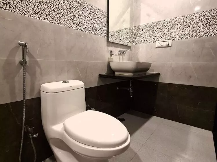 Hotelli Eminence   Palm Residency