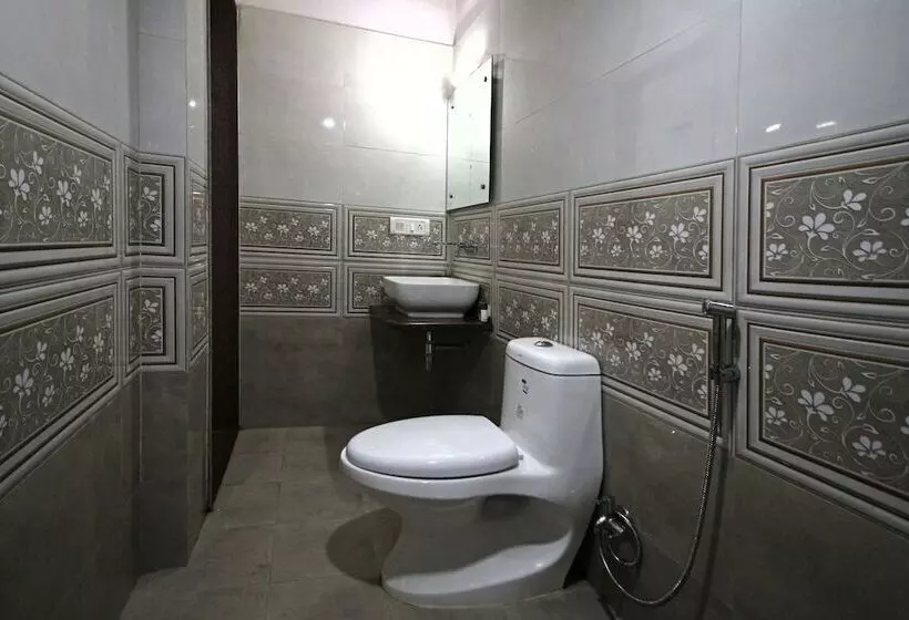 Hotelli Eminence   Palm Residency