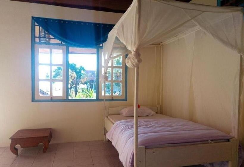 בית מלון כפרי Lakey Beach Inn