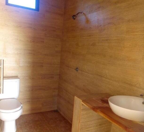 בית מלון כפרי Lakey Beach Inn