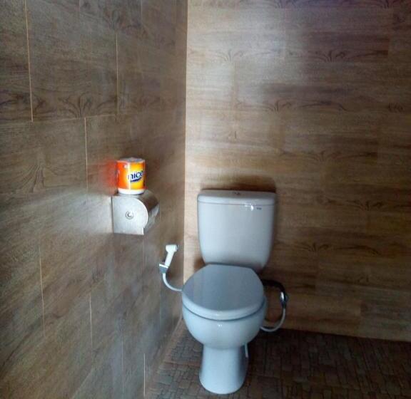 בית מלון כפרי Lakey Beach Inn