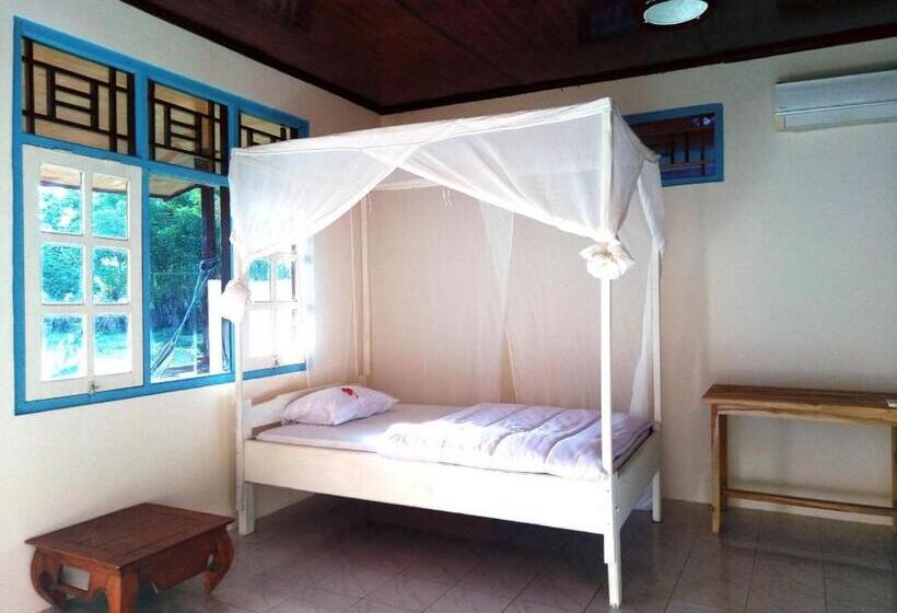 בית מלון כפרי Lakey Beach Inn