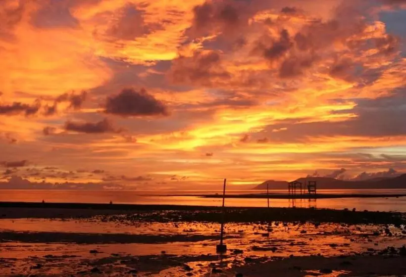 ホテル Lakey Beach Inn