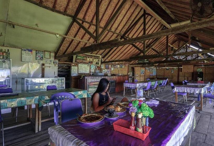 בית מלון כפרי Lakey Beach Inn