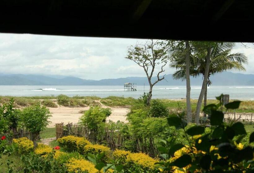 בית מלון כפרי Lakey Beach Inn