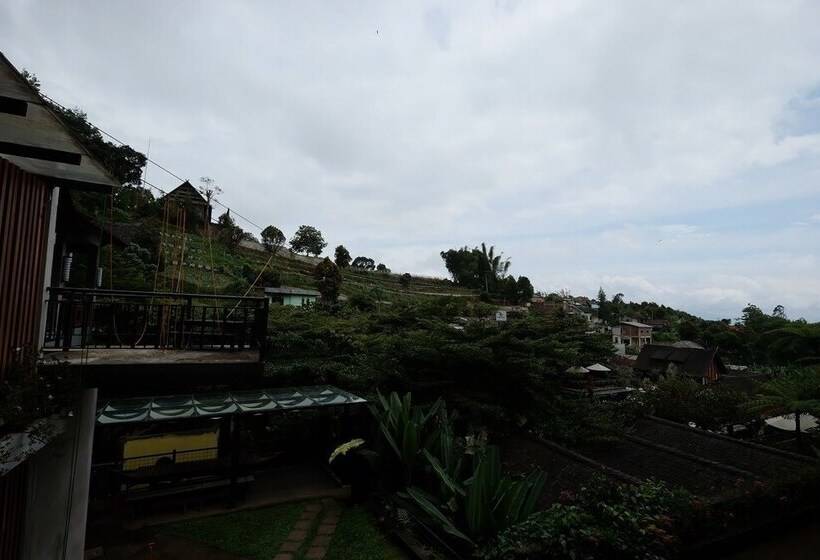 בית מלון כפרי Rumah Stroberi Organic Farm And Lodge