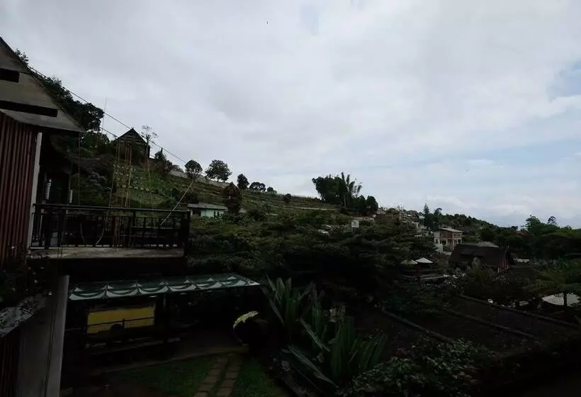 Hotelli Rumah Stroberi Organic Farm And Lodge