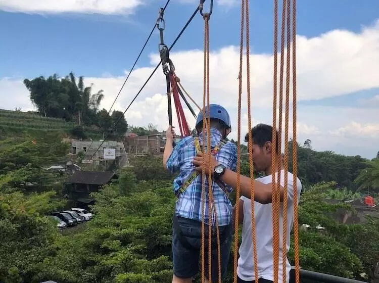 Hotelli Rumah Stroberi Organic Farm And Lodge