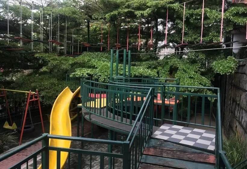 Hotelli Rumah Stroberi Organic Farm And Lodge