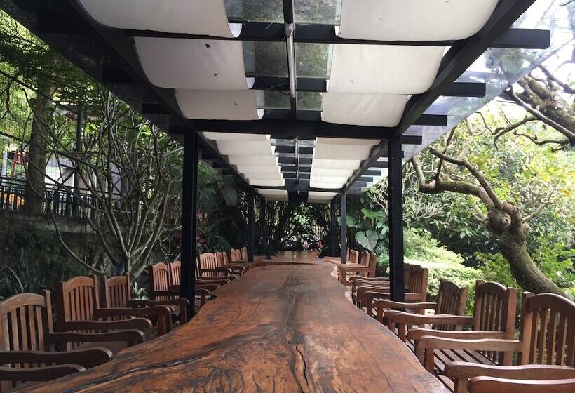 בית מלון כפרי Rumah Stroberi Organic Farm And Lodge