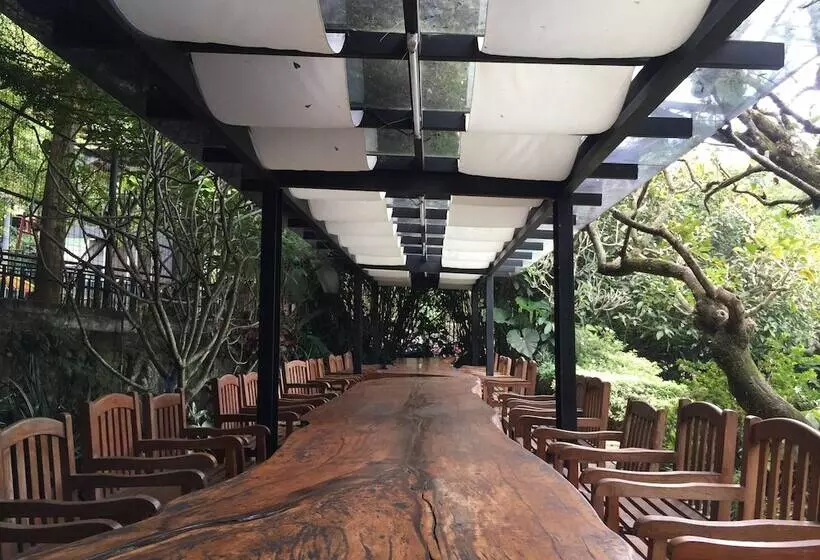 Hotelli Rumah Stroberi Organic Farm And Lodge