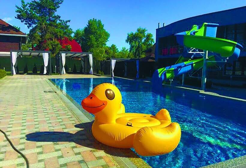 בית מלון כפרי Sky River Club Complex