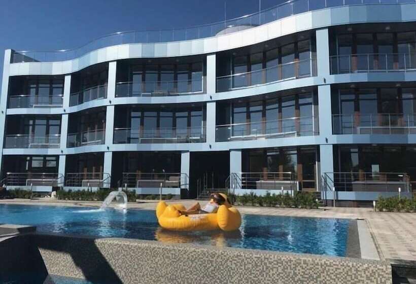 בית מלון כפרי Sky River Club Complex