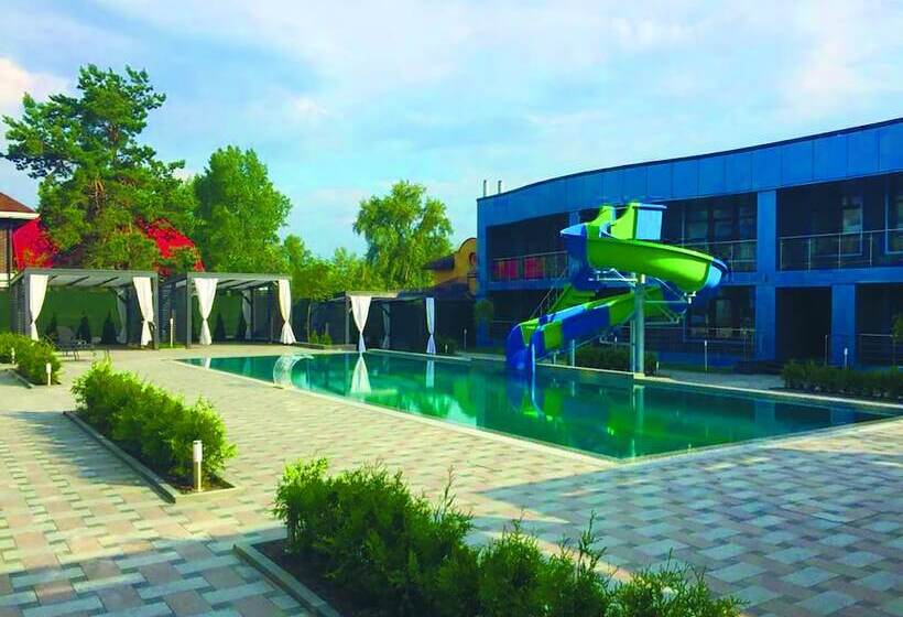 בית מלון כפרי Sky River Club Complex