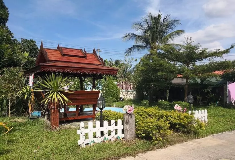 Hotelli Thanawan Resort