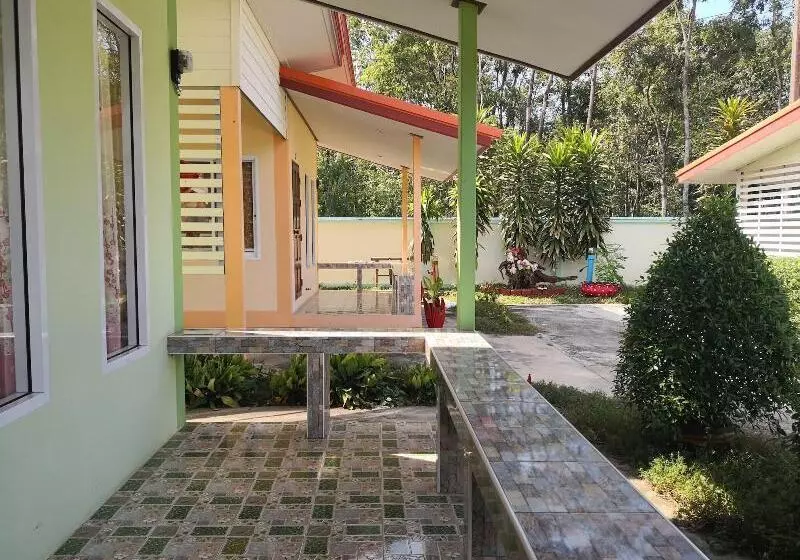 Hotelli Thanawan Resort