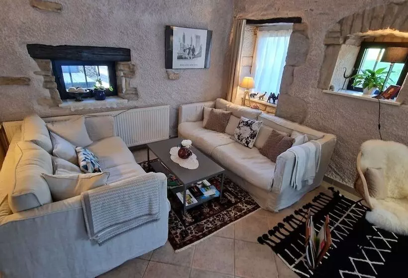 Majatalo Domaine Le Puits Du Moulin