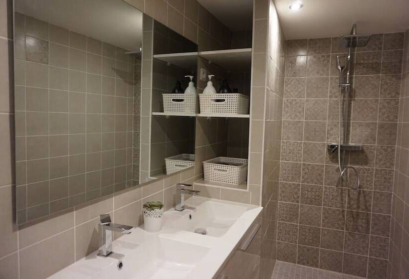 פנסיון Le 1820   3 Etoiles Premium