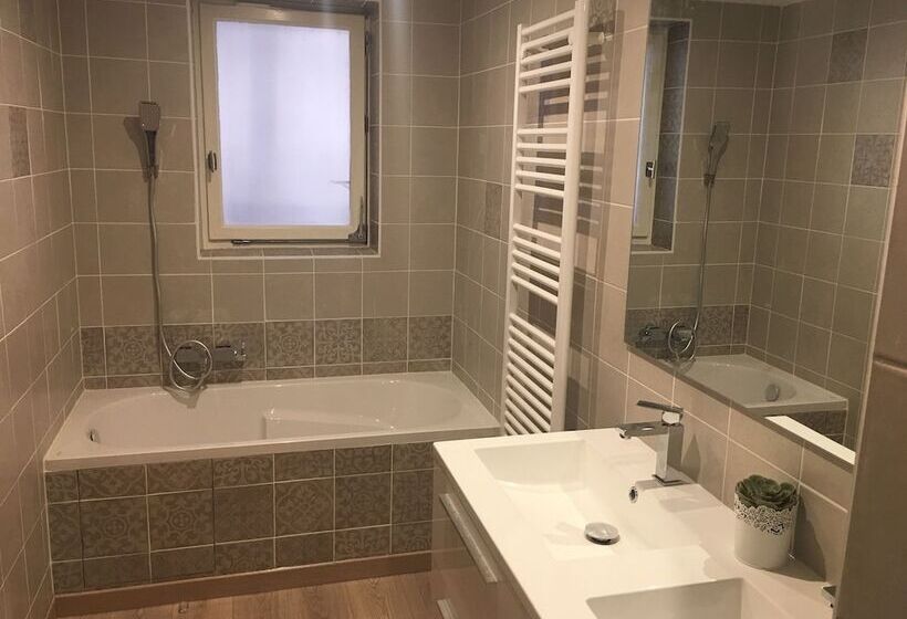 פנסיון Le 1820   3 Etoiles Premium