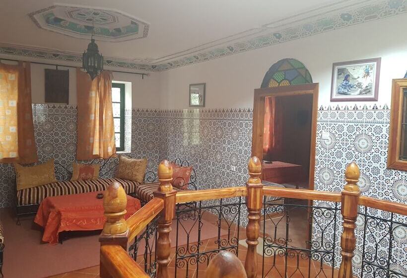 펜션 Riad Mimouna De Timnay