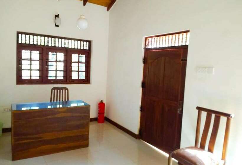 פנסיון Yoho Lavonrich Bungalow