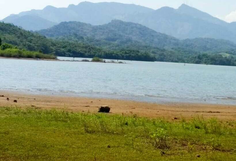 פנסיון Yoho Lavonrich Bungalow