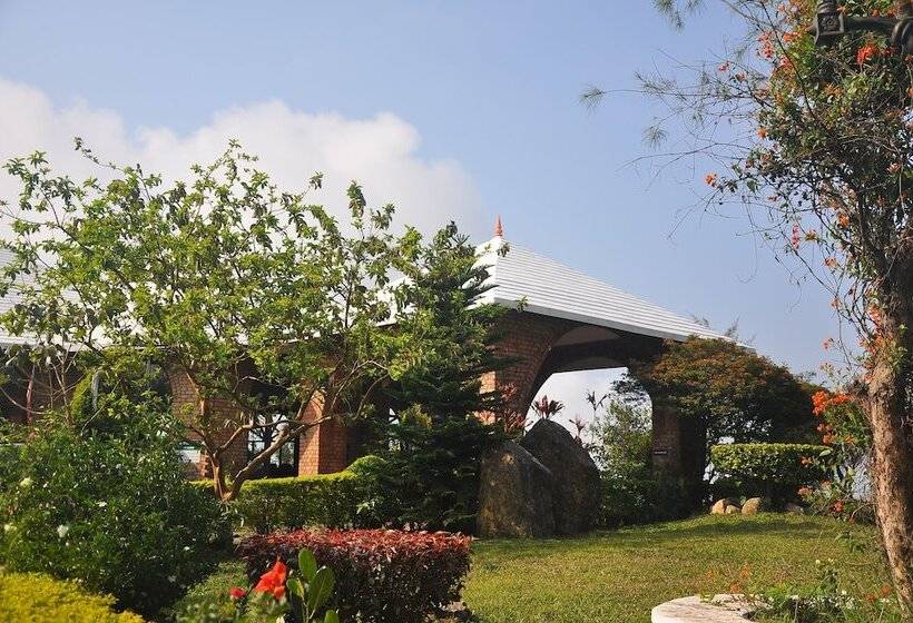 Thrisangu Haven Hill Resort